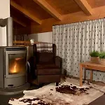Schoeneben Achental Huette Wald im Pinzgau
