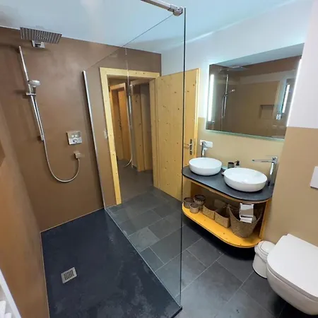 Schoeneben Achental Huette * Wald im Pinzgau