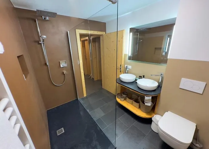 Schoeneben Achental Huette * Wald im Pinzgau